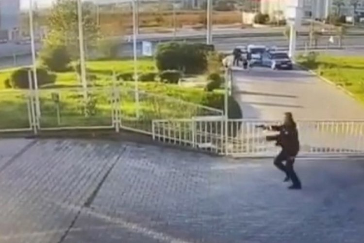 Bursa'da polise silah çekip kaçmaya çalıştı! O anlar kameralara yansıdı