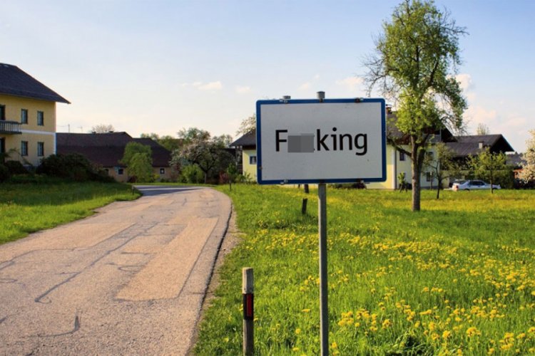 Avusturya'da ismi İngilizce küfür içeren köy adını Fugging olarak değiştirdi