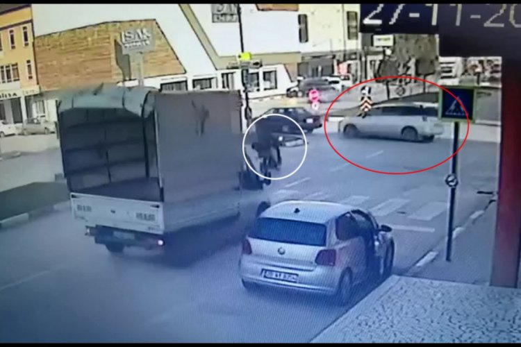 Bursa'da motosiklet ile otomobil böyle çarpıştı: 1 yaralı
