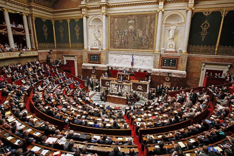 Fransa, konuşma aksanına dayalı ayrımcılığı suç kapsamına aldı