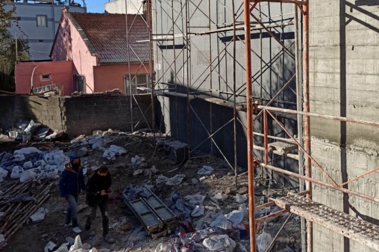 Bursa'da iskeleden d&uuml;şen iş&ccedil;i hayatını kaybetti