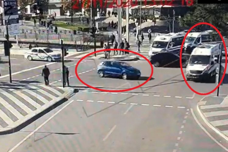 Bursa'da yeni doğan bebeği taşıyan ambulans kazası kamerada! Baba kazanın şokunu yaşadı