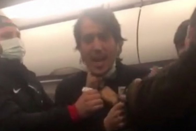Uçakta maske arbedesi: 3 yolcu ile futbolcular birbirine girdi