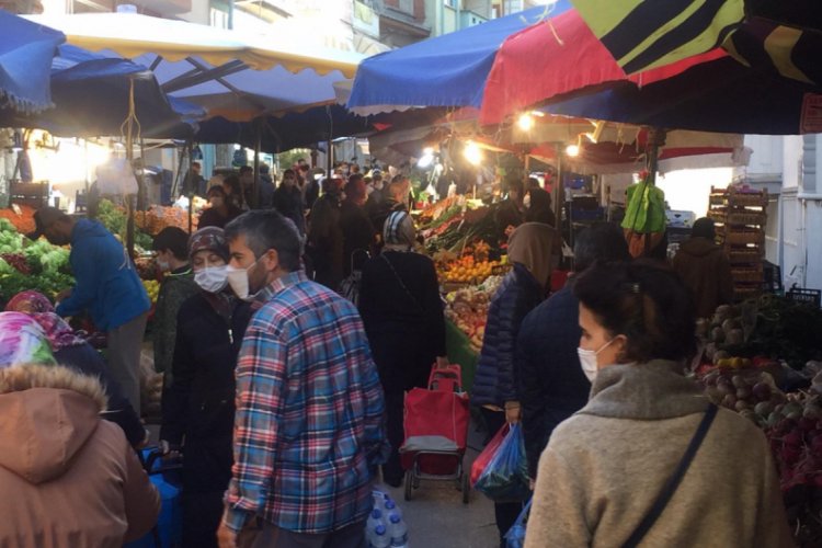 Bursa'da pazar yoğunluğu