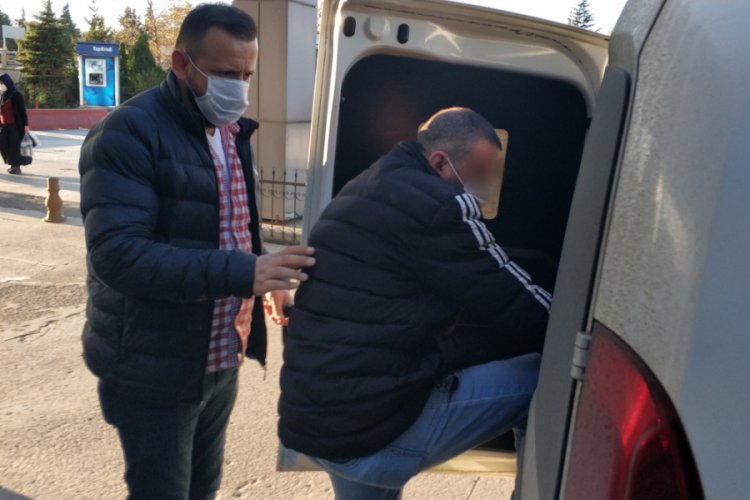 Sokak ortasında gen&ccedil; kadını bı&ccedil;akladı