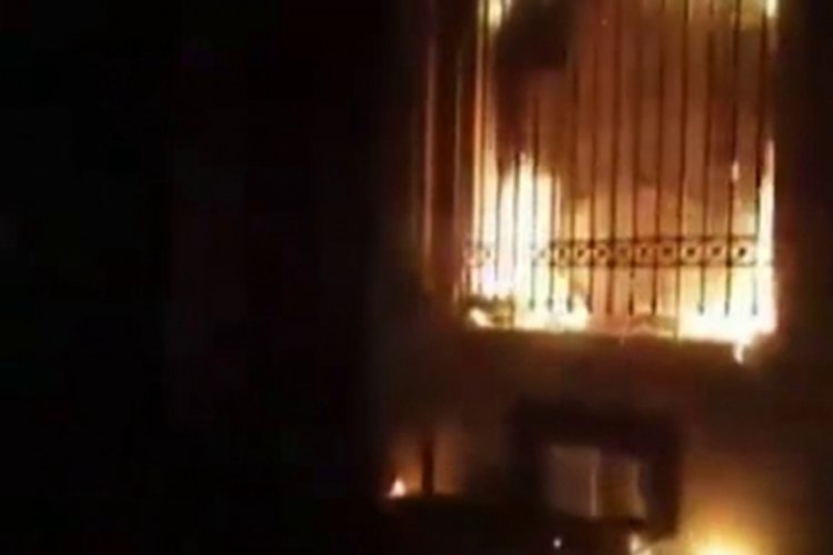 Fransa'da protestocular Merkez Bankasını ateşe verdi
