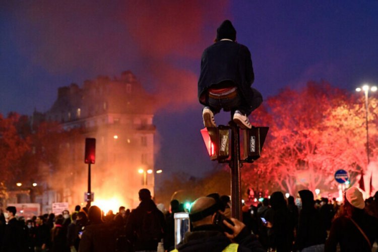 Fransa'daki gösterilerde olaylar çıktı