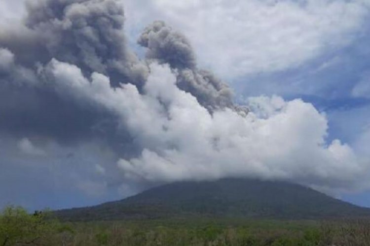 Endonezya'daki yanardağda iki gün sonra 2 patlama