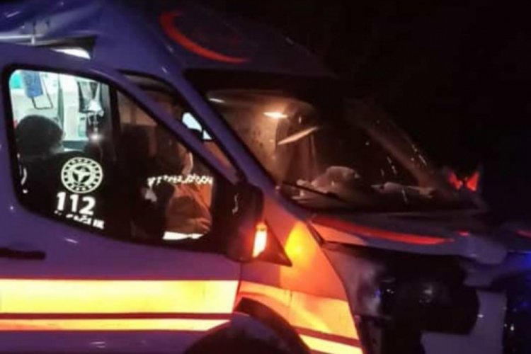 Kayseri'de hasta nakleden ambulans kaza yaptı