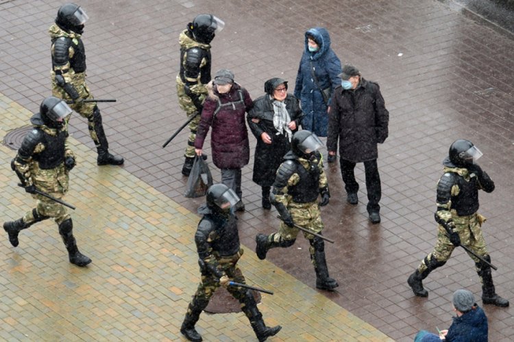 Belarus'taki protestolarda yaklaşık 250 kişi gözaltına alındı