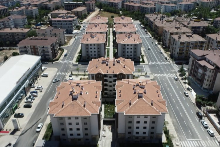 Depremzedeler i&ccedil;in yapılan 10 bin konut sahiplerini bekliyor