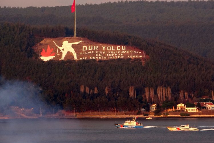 Bulgar devriye gemisi 'Krajmorje' &Ccedil;anakkale Boğazı'ndan ge&ccedil;ti