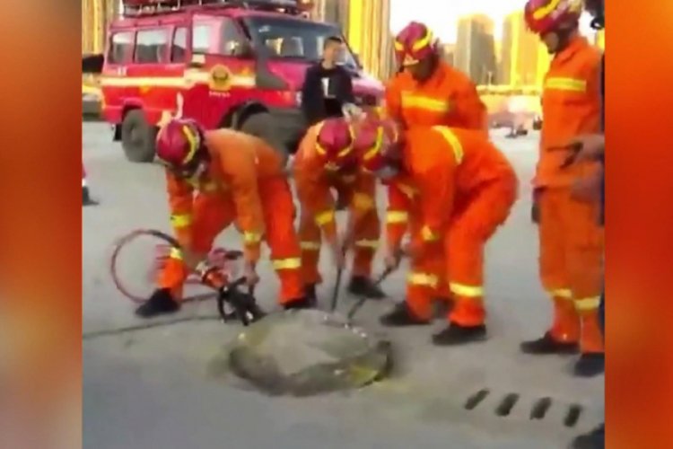 R&ouml;gar kuyusunda 3 g&uuml;n mahsur kalan iş&ccedil;i kurtarıldı