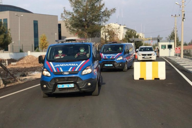 5 ilde PKK operasyonu: 2'si memur, 12 g&ouml;zaltı
