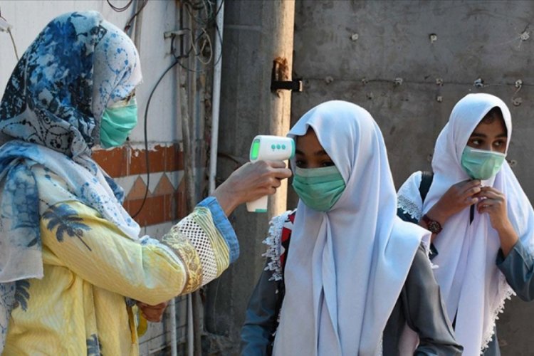 Pakistan'da Kovid-19 vaka artışları s&uuml;r&uuml;yor