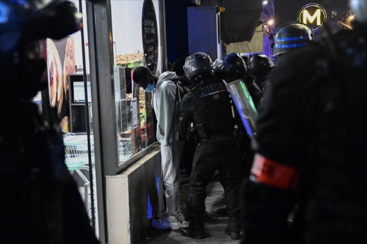 Fransa'da gazetecilik sendikaları ve medya temsilcileri &uuml;lkedeki polis şiddetini kınadı
