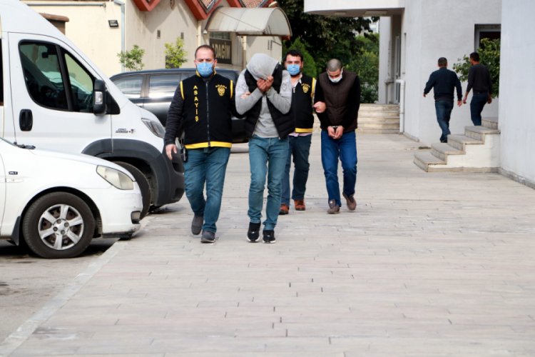 &Ccedil;aldıkları &ccedil;antadan 1 lira 75 kuruş &ccedil;ıkan 2 kapka&ccedil;cı tutuklandı