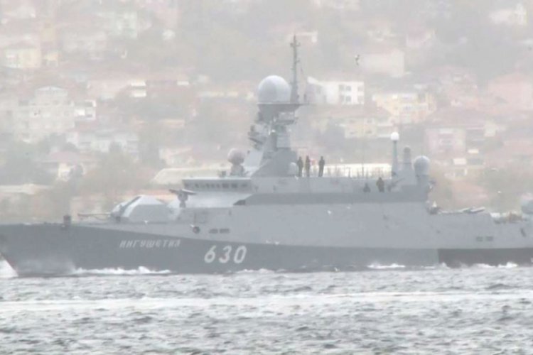 Rus savaş gemisi İstanbul Boğazı'ndan ge&ccedil;ti