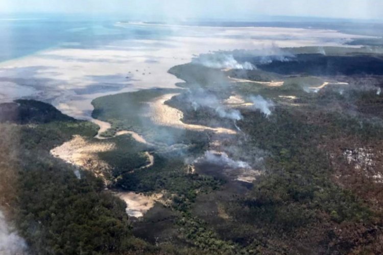 Avustralya'da çıkan orman yangını nedeniyle yerleşim yerleri tahliye ediliyor