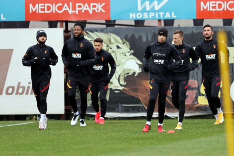 Galatasaray'da 4 oyuncu koronavir&uuml;s&uuml; atlattı