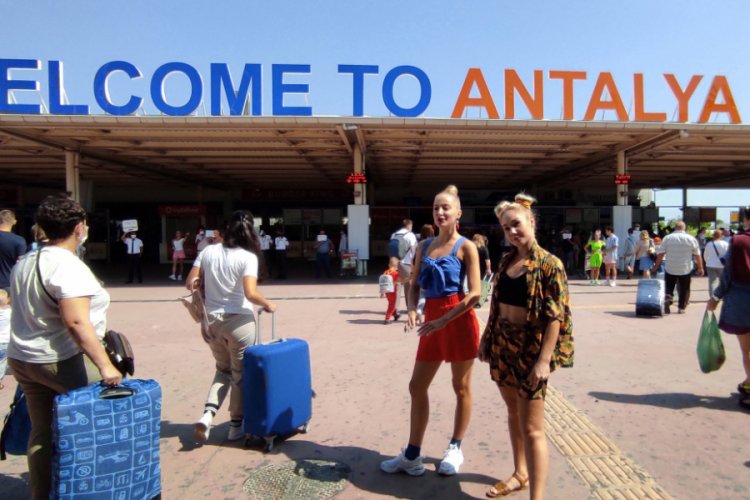 Antalya'ya 11 ayda 3 milyon 382 bin turist geldi