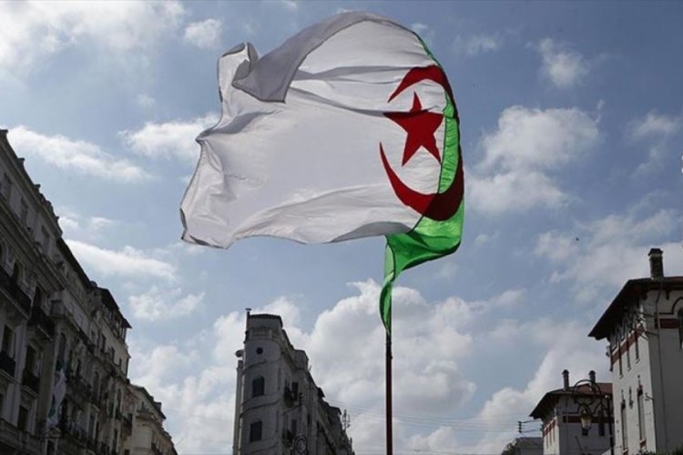 Cezayir hükümeti: Cezayir, Fransa'nın sözlü bombardımanına tutuluyor