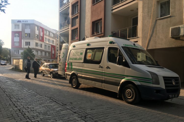 Eşi hastanede tedavi g&ouml;ren yaşlı adam evde &ouml;l&uuml; bulundu
