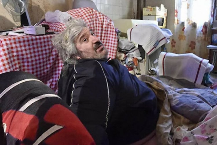 Fransa'da evinde mahsur kalan obez vatandaş için vinçle kurtarma operasyonu