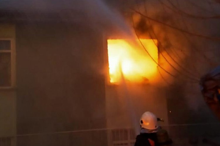 Kırıkkale'de 2 katlı evde yangın çıktı