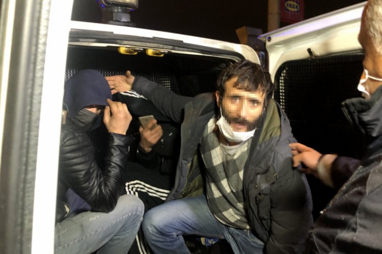 Bursa'da kısıtlamada otomobille gezerek uyuşturucu içen 4 şüpheli gözaltında