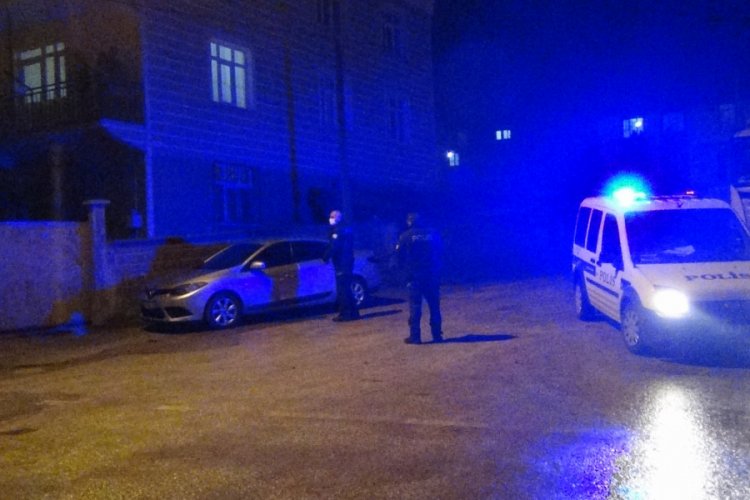 Bursa'da kısıtlamaya uymayan kardeşler terör estirdi: 3 polis yaralı