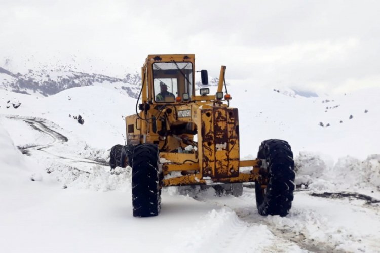 Tunceli'de kar yağışı: 58 k&ouml;y yolu ulaşıma kapandı