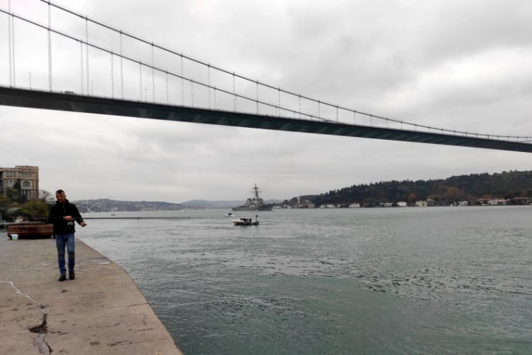 ABD savaş gemisi İstanbul Boğazı'ndan ge&ccedil;ti