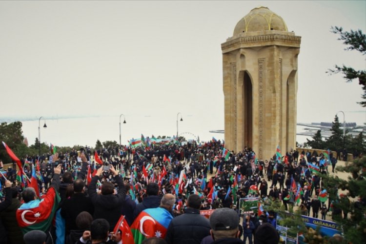 Azerbaycan'da, Ermenistan'ın yenilgiyi kabul ettiği 10 Kasım tarihi 'Zafer Günü' ilan edildi