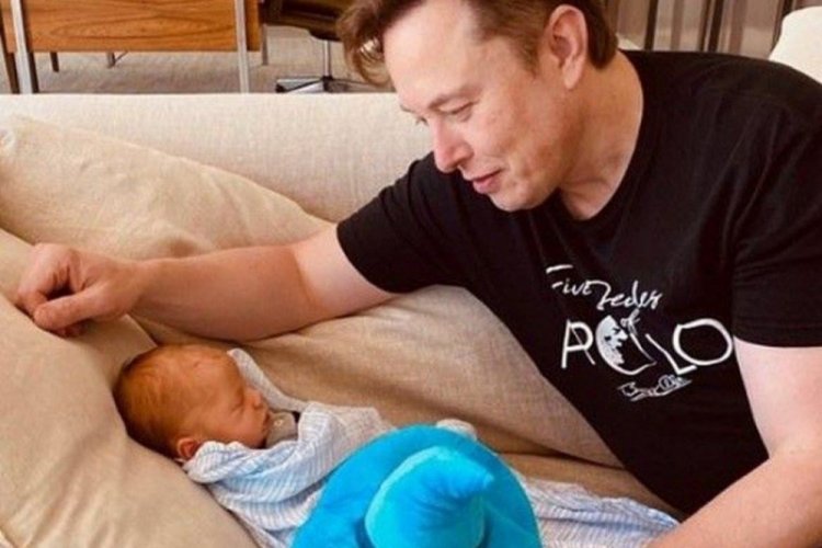 Elon Musk'ın X bebeği altı aylık oldu