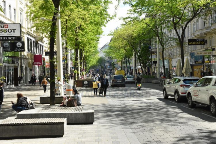 Avusturya'da okul ve iş yerleri yeniden a&ccedil;ılıyor