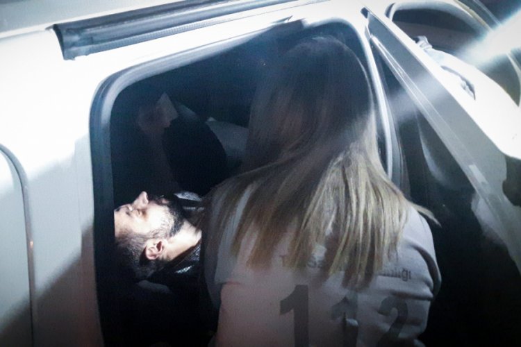 Bursa'da sokağa çıkma kısıtlamasını ihlal etti, basın mensubuna saldırdı