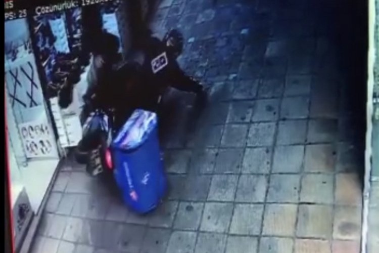 Bursa'da motosikletli sürücülerin ilginç kazaları güvenlik kameralarında