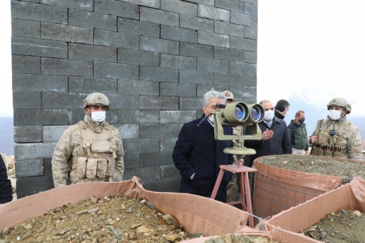 Erzincan Valisi Makas'tan üs bölgesinde nöbet tutan askerlere ziyaret