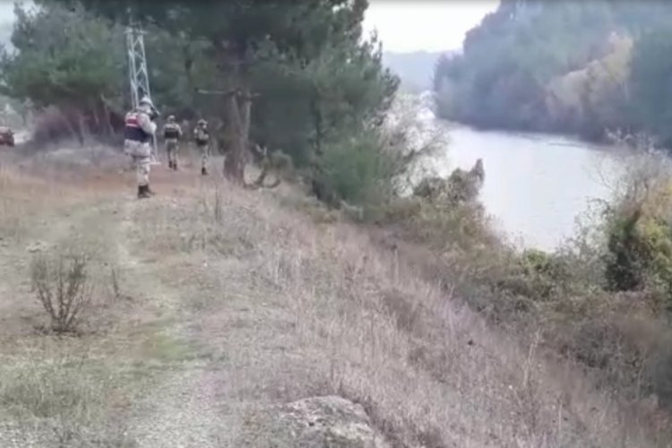 Baraj gölüne atlayan kadın aranıyor