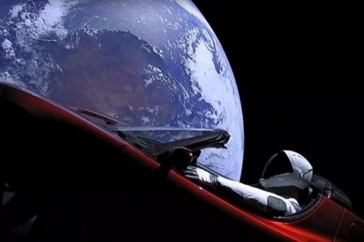 SpaceX ayda araba yarışı düzenlemeye hazırlanıyor