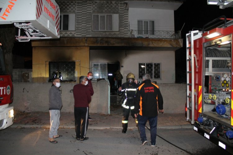 Suriyeli ailenin yaşadığı evde sobadan yangın çıktı