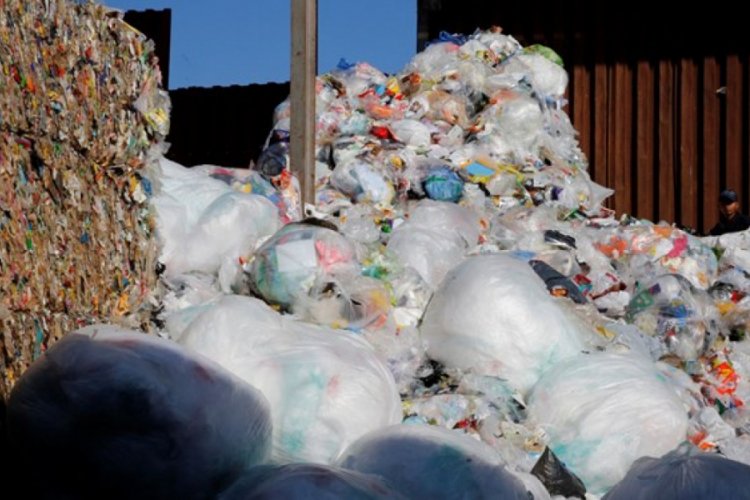 Plastik atıklar birkaç ay içerisinde binlerce kilometre yol gidiyor