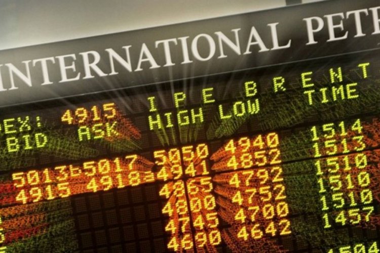Fitch'den petrol tahmini: 2021'de varili 45 dolara d&uuml;şecek