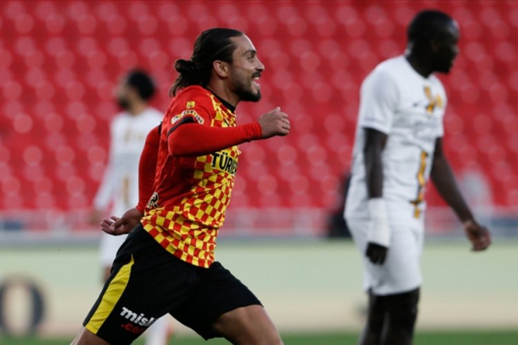 Halil Akbunar, Göztepe formasıyla 100. Süper Lig maçına çıktı