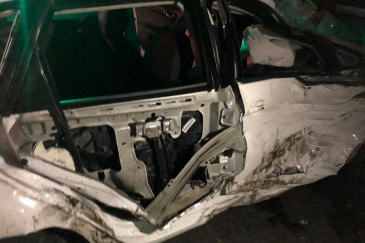 Kavşakta &ccedil;arpışan ara&ccedil;lar hurdaya d&ouml;nd&uuml;