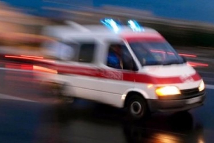 Pandemi nedeniyle ambulansa alınmayınca sağlık ekibine saldırdı