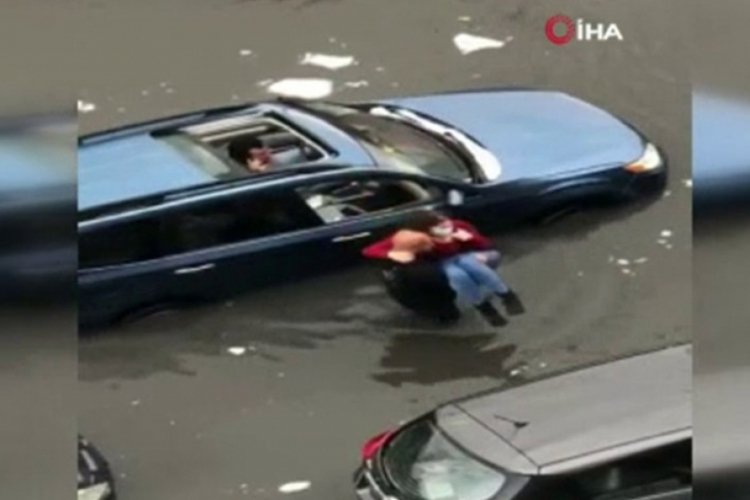 Beyrut'u şiddetli yağmur vurdu, onlarca araç suya gömüldü