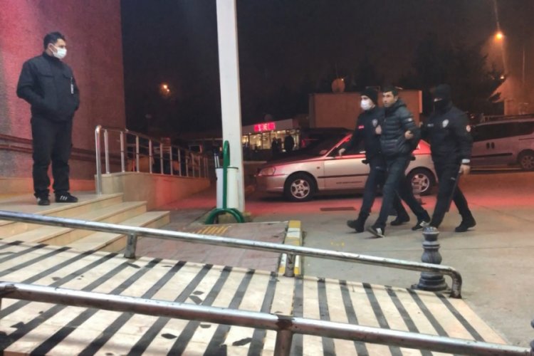 Ş&uuml;pheli yakınları ile polis arasında arbede: 2 polis yaralı, 9 g&ouml;zaltı