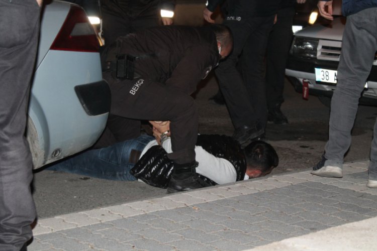 Babalarına kızıp havaya ateş a&ccedil;an iki kardeş g&ouml;zaltına alındı